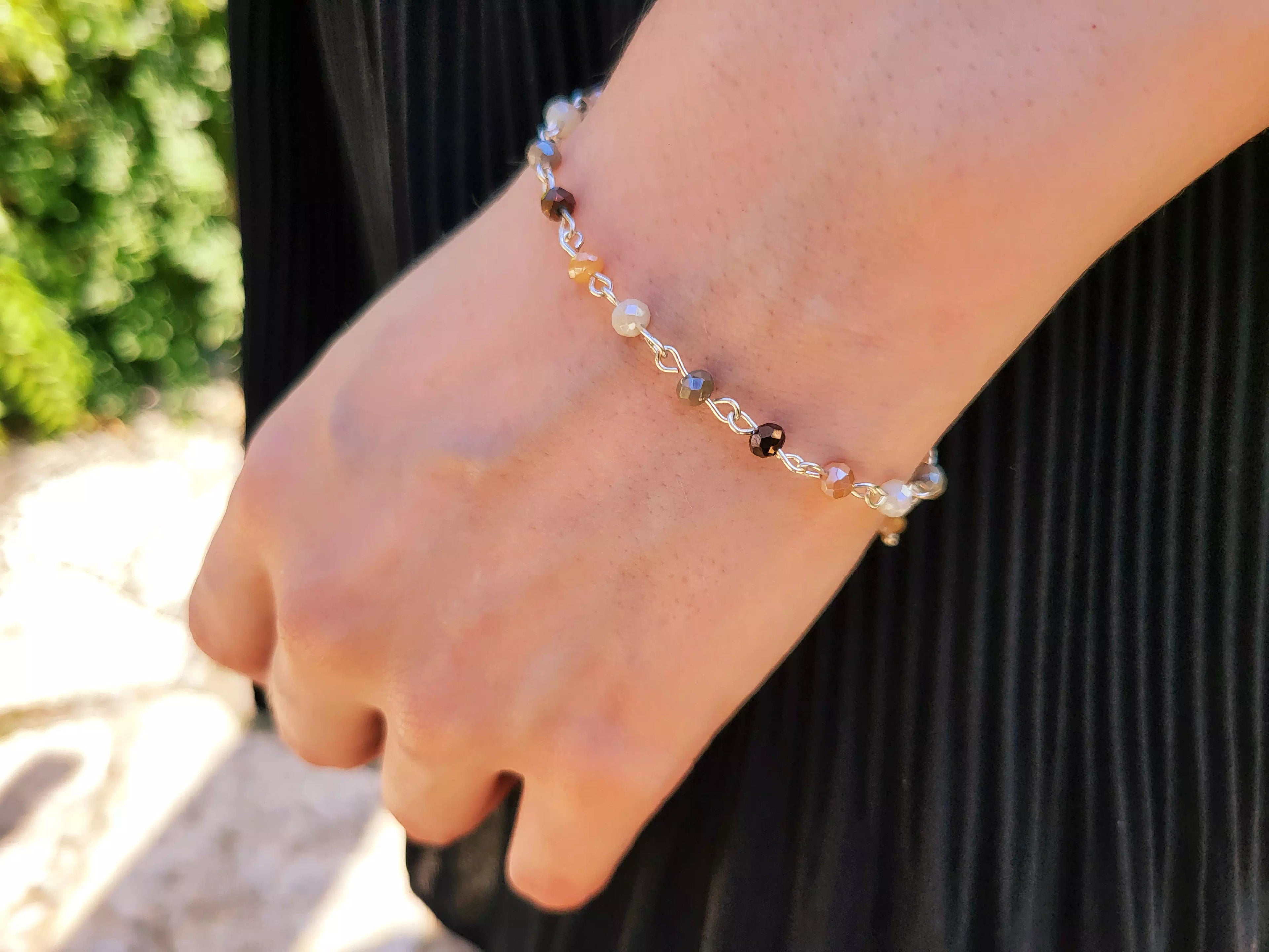 Bracelet Perles Cristal Beiges, Grises et Marrons avec Plaqué Argent  Bracelet Jethyka