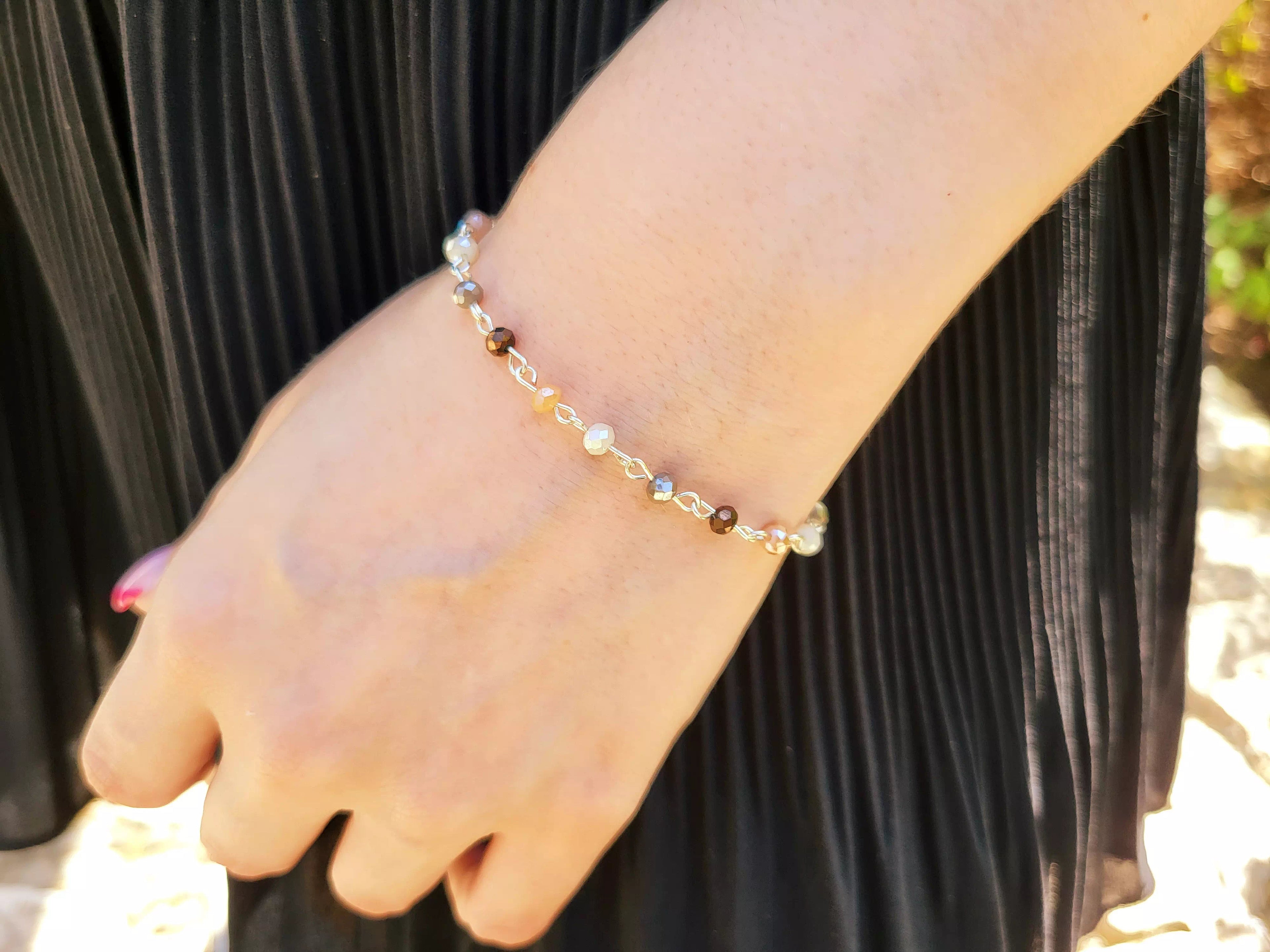 Bracelet Perles Cristal Beiges, Grises et Marrons avec Plaqué Argent  Bracelet Jethyka