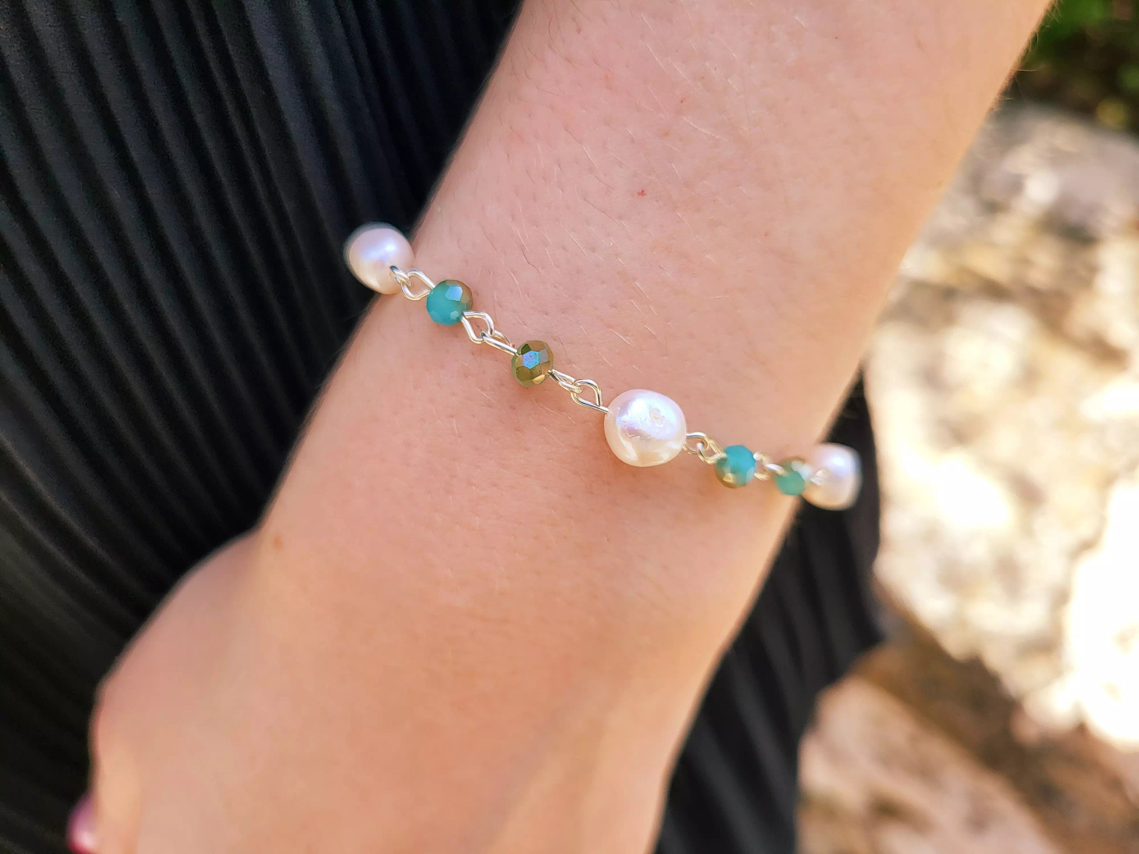 Bracelet plaqué argent perles eau douce et perles cristal bleues  Bracelet Jethyka