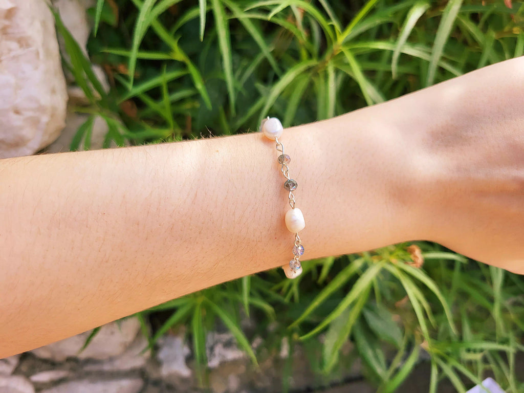 Bracelet plaqué argent perles eau douce et perles cristal gris bleuté  Bracelet Jethyka