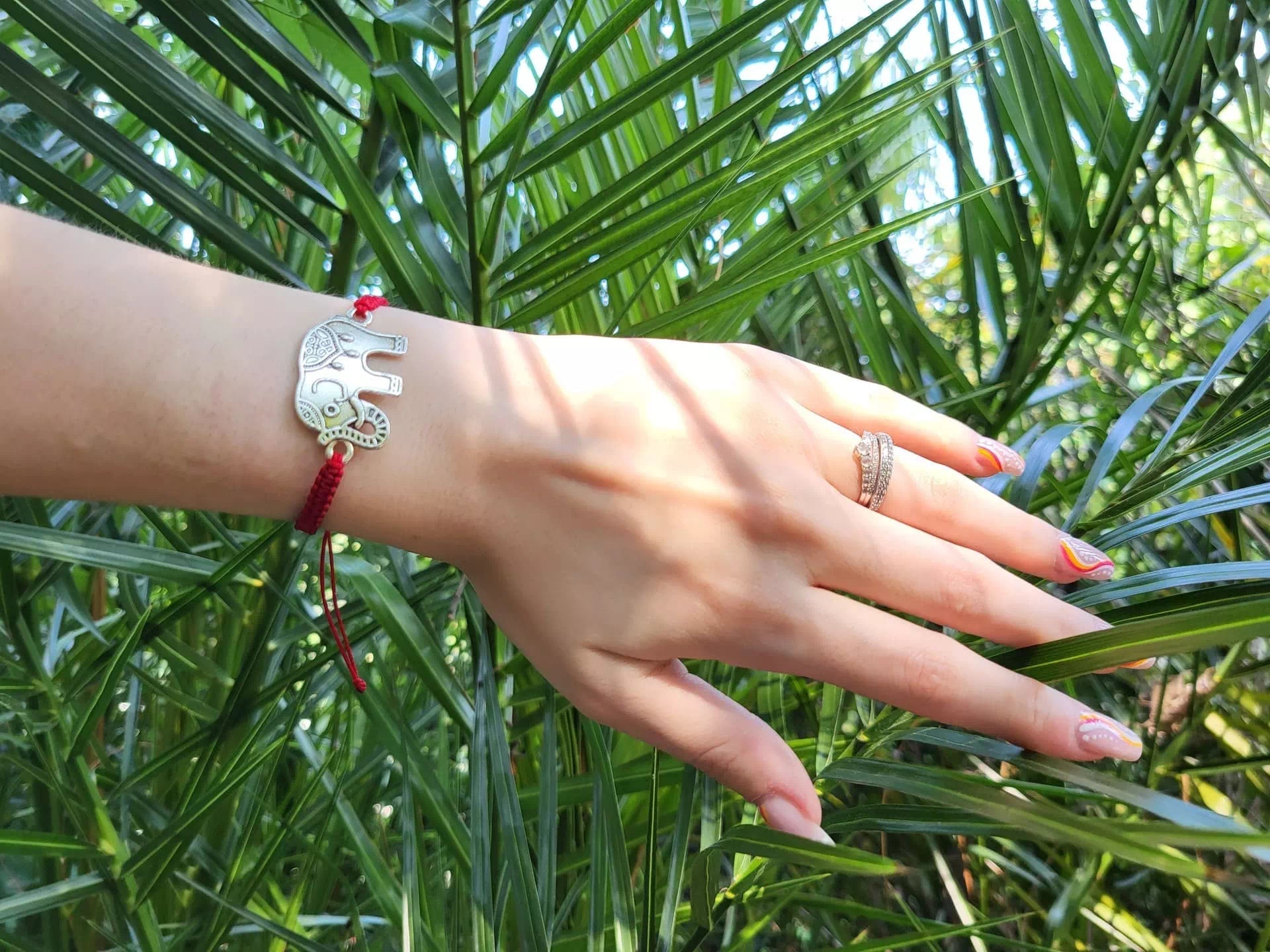Bracelet Macramé Rouge et Eléphant argenté  Bracelet Jethyka