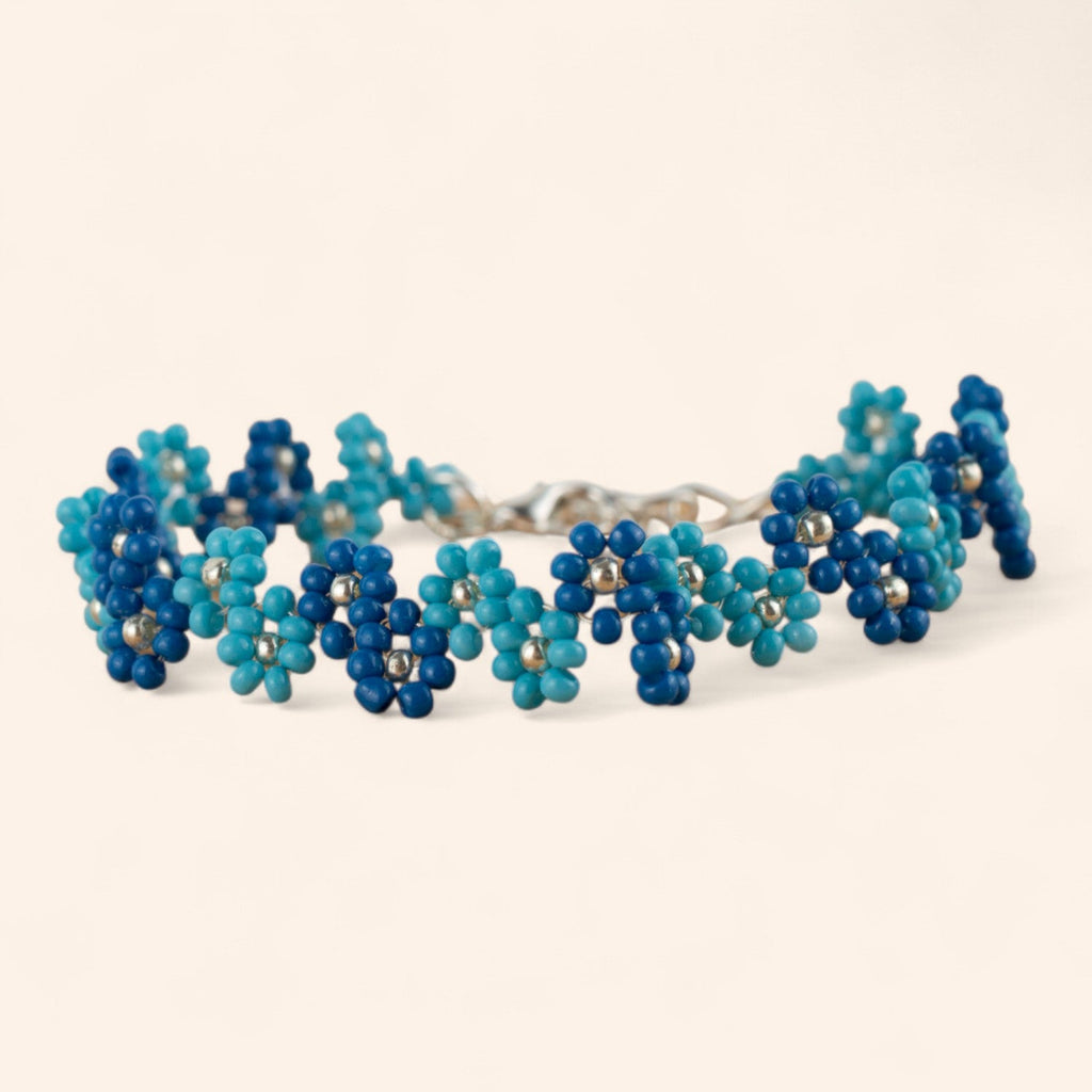 Bracelet Fleurs Bleu Ciel et Bleu Foncé en Perles de Rocailles  Bracelet Jethyka