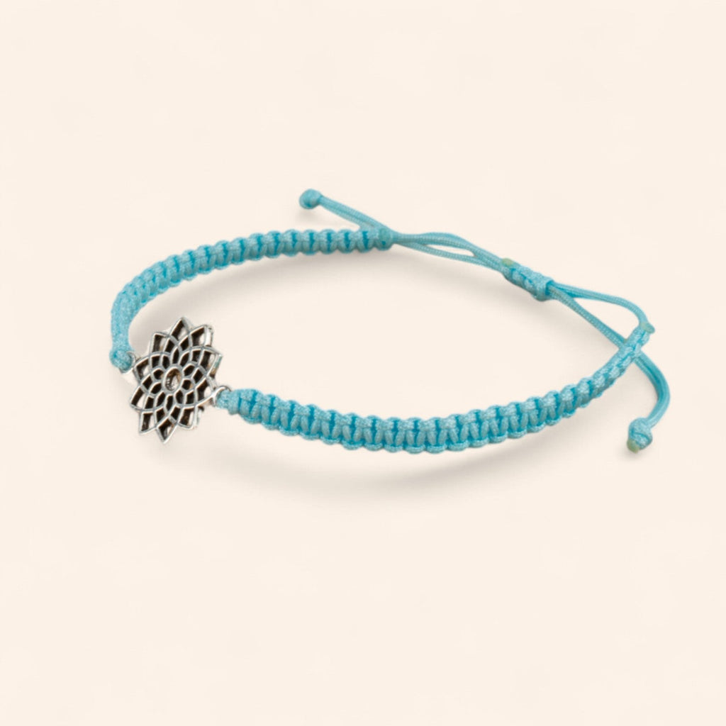 Bracelet macramé bleu avec fleur rosace argentée  Bracelet Jethyka
