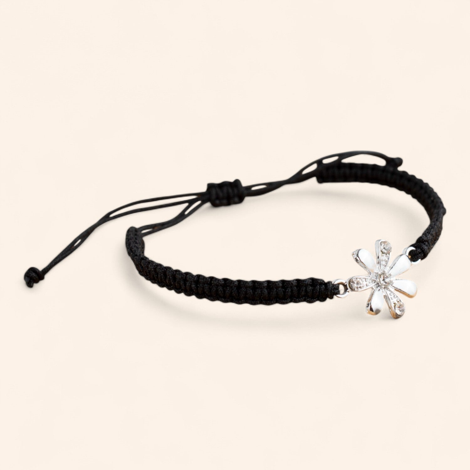 Bracelet macramé noir et Fleur argentée avec Strass  Bracelet Jethyka