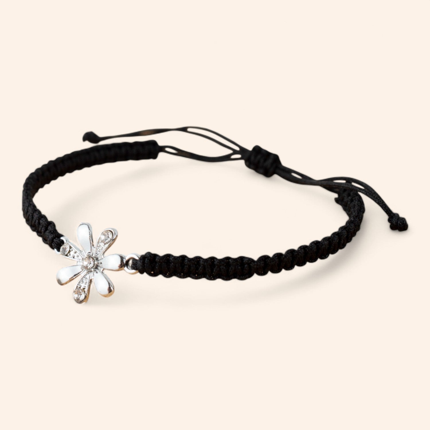 Bracelet macramé noir et Fleur argentée avec Strass  Bracelet Jethyka