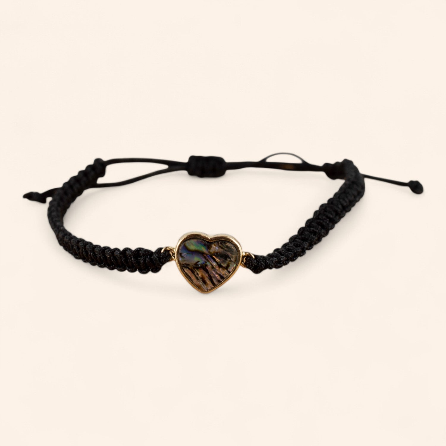 Bracelet Cœur en Ormeaux et Macramé Noir  Bracelet Jethyka