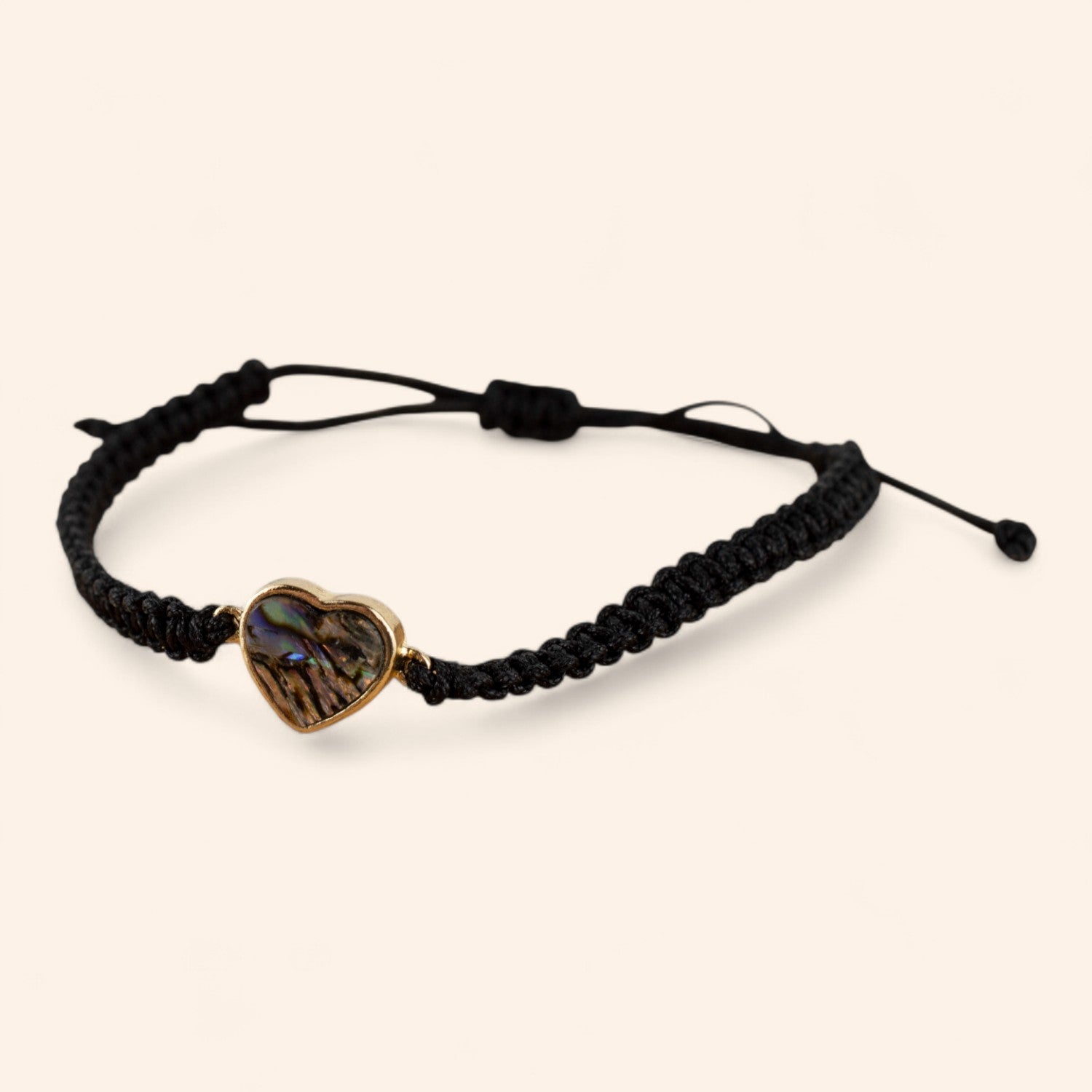 Bracelet Cœur en Ormeaux et Macramé Noir  Bracelet Jethyka