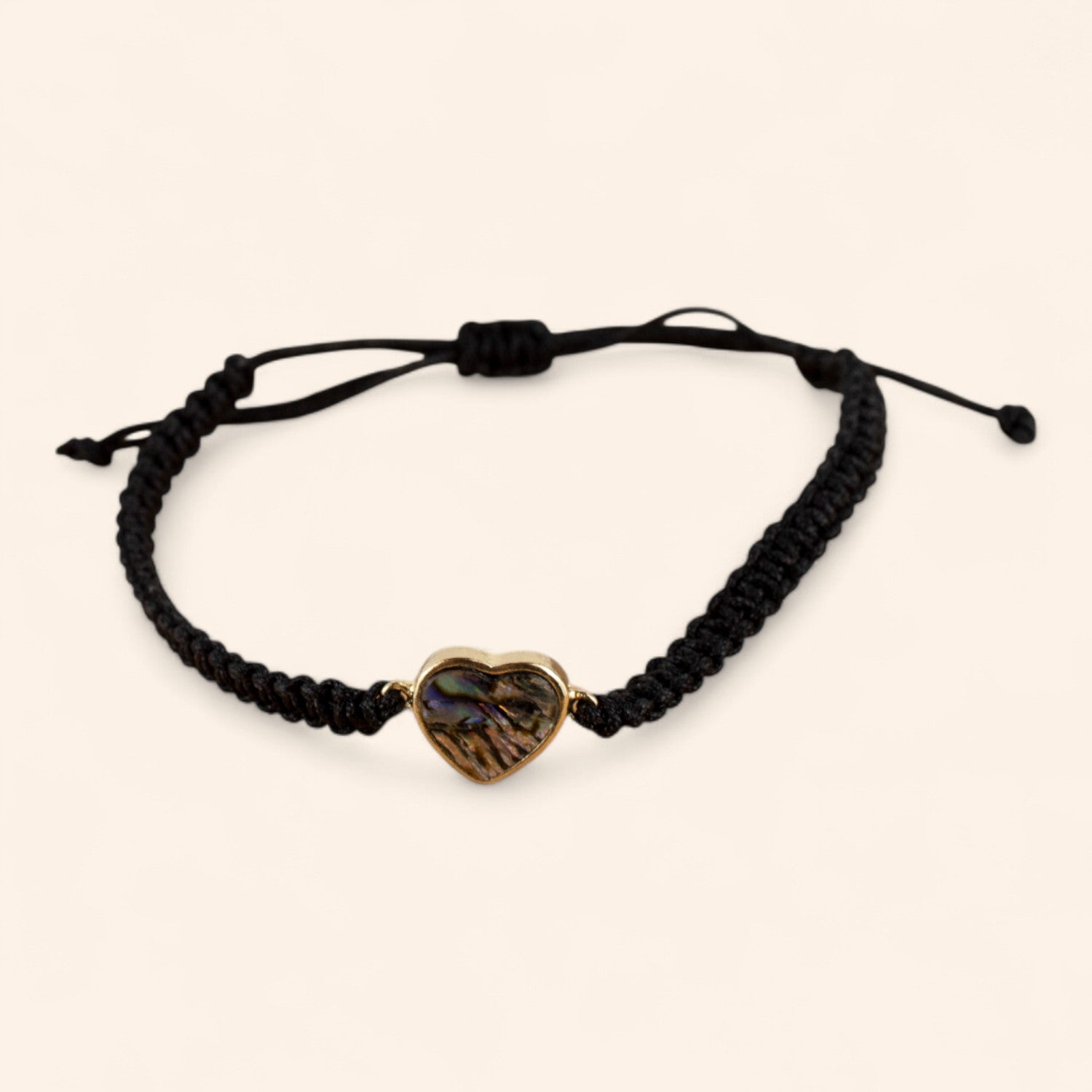 Bracelet Cœur en Ormeaux et Macramé Noir  Bracelet Jethyka