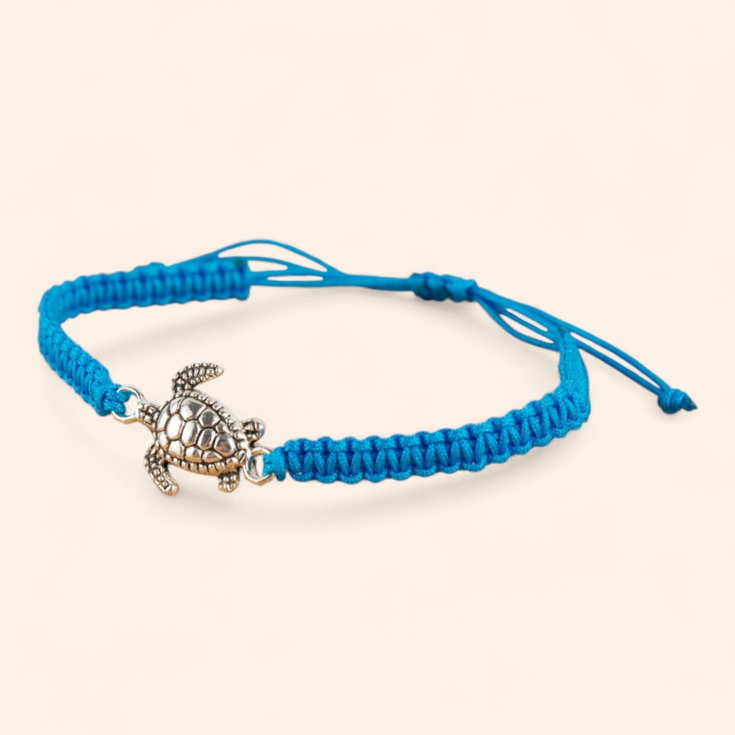 Bracelet Tortue Argentée en Macramé Bleu  Bracelet Jethyka