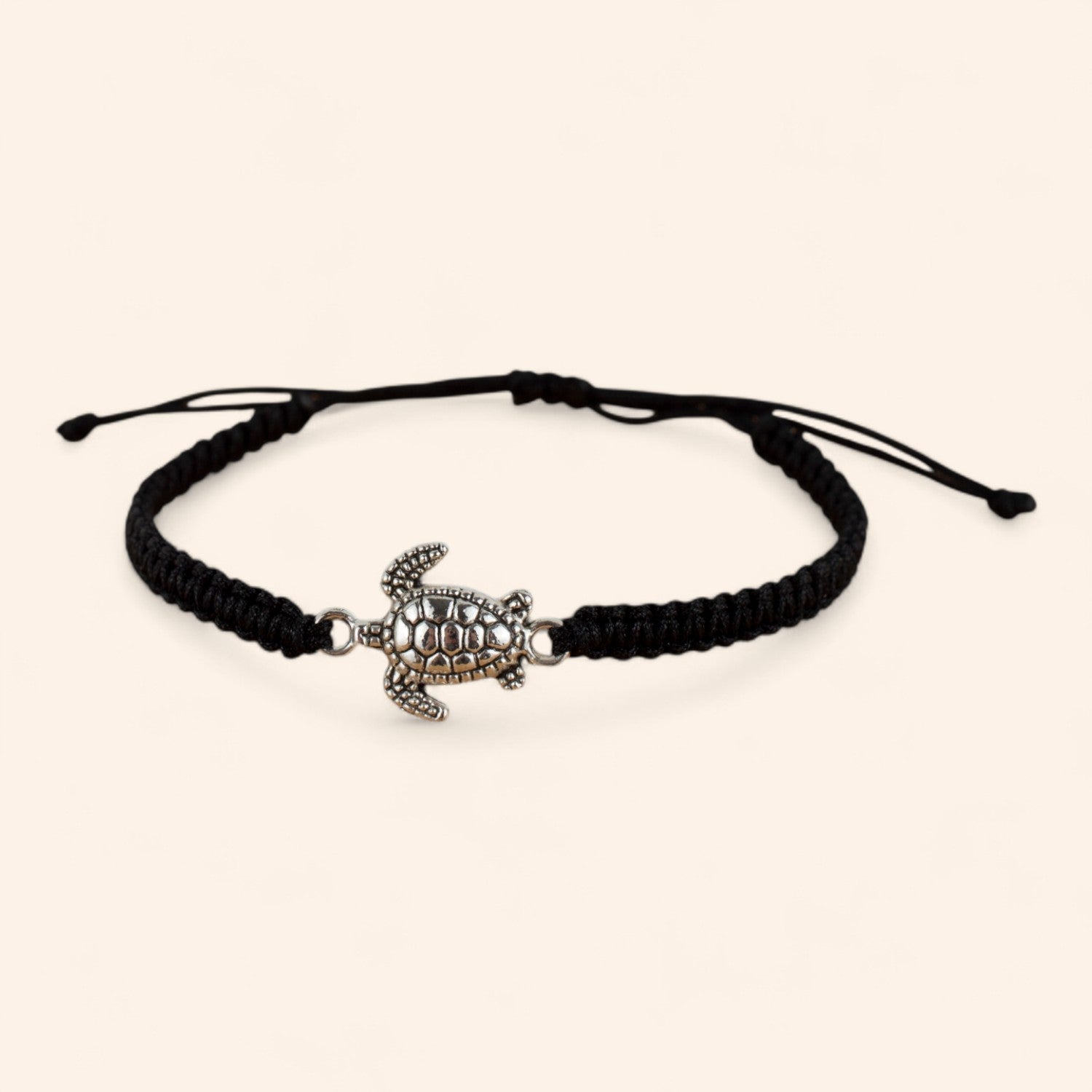 Bracelet tortue argentée et macramé noir – Bijou réglable tendance et porte-bonheur  Bracelet Jethyka