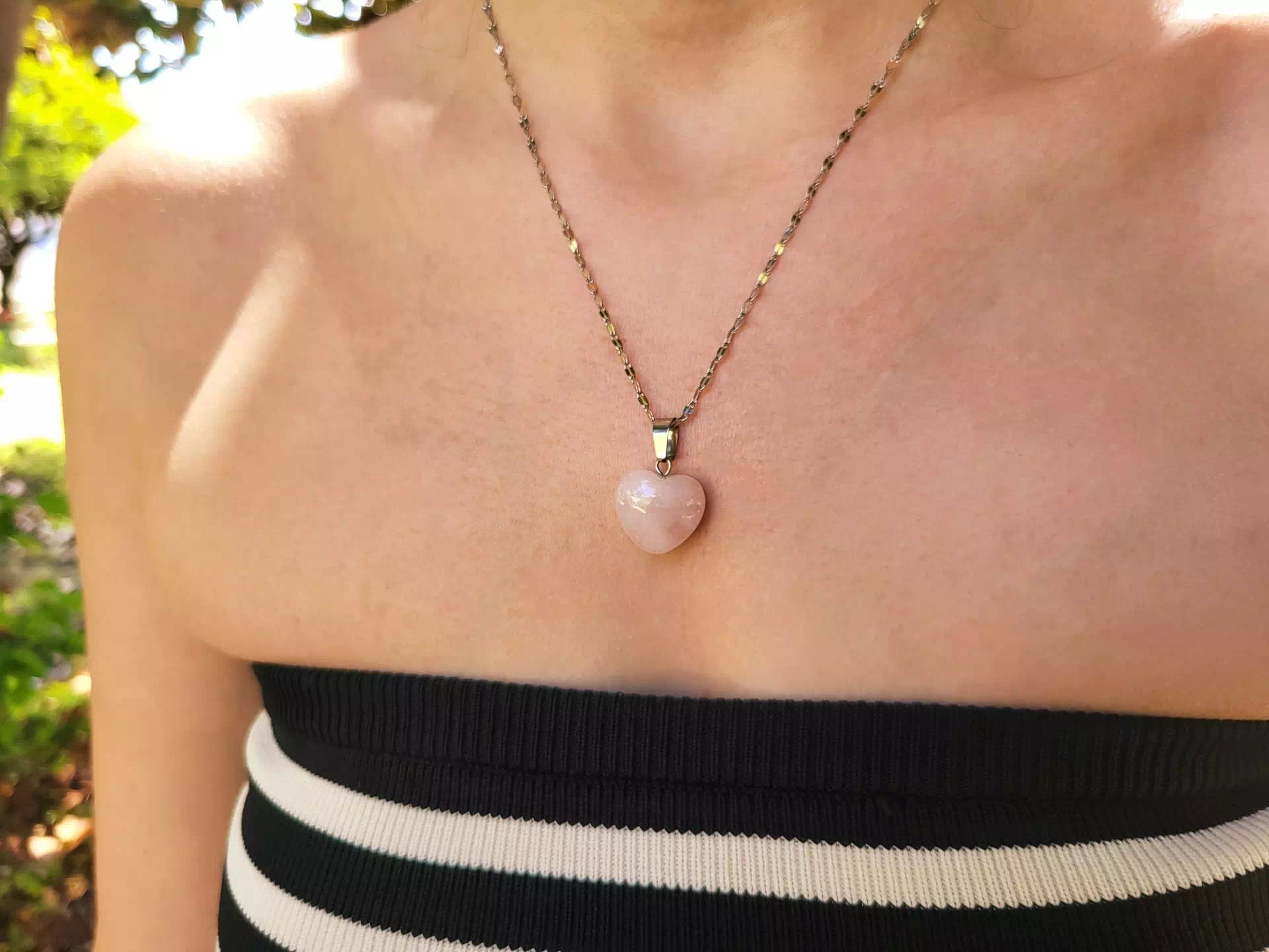 Pendentif cœur en pierres naturelles Quartz Rose et chaîne argentée  Pendentif Jethyka