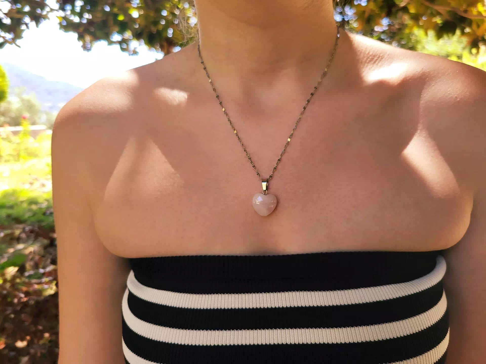 Pendentif cœur en pierres naturelles Quartz Rose et chaîne argentée  Pendentif Jethyka