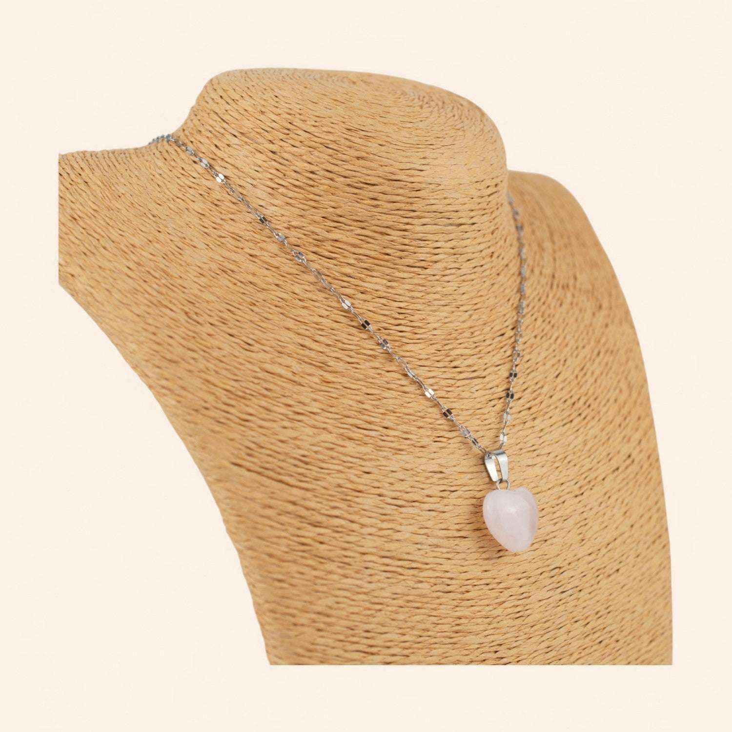 Pendentif cœur en pierres naturelles Quartz Rose et chaîne argentée