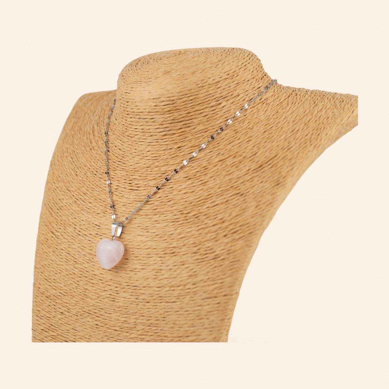 Pendentif cœur en pierres naturelles Quartz Rose et chaîne argentée