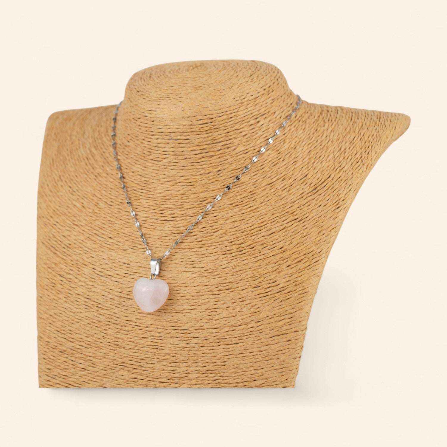 Pendentif cœur en pierres naturelles Quartz Rose et chaîne argentée