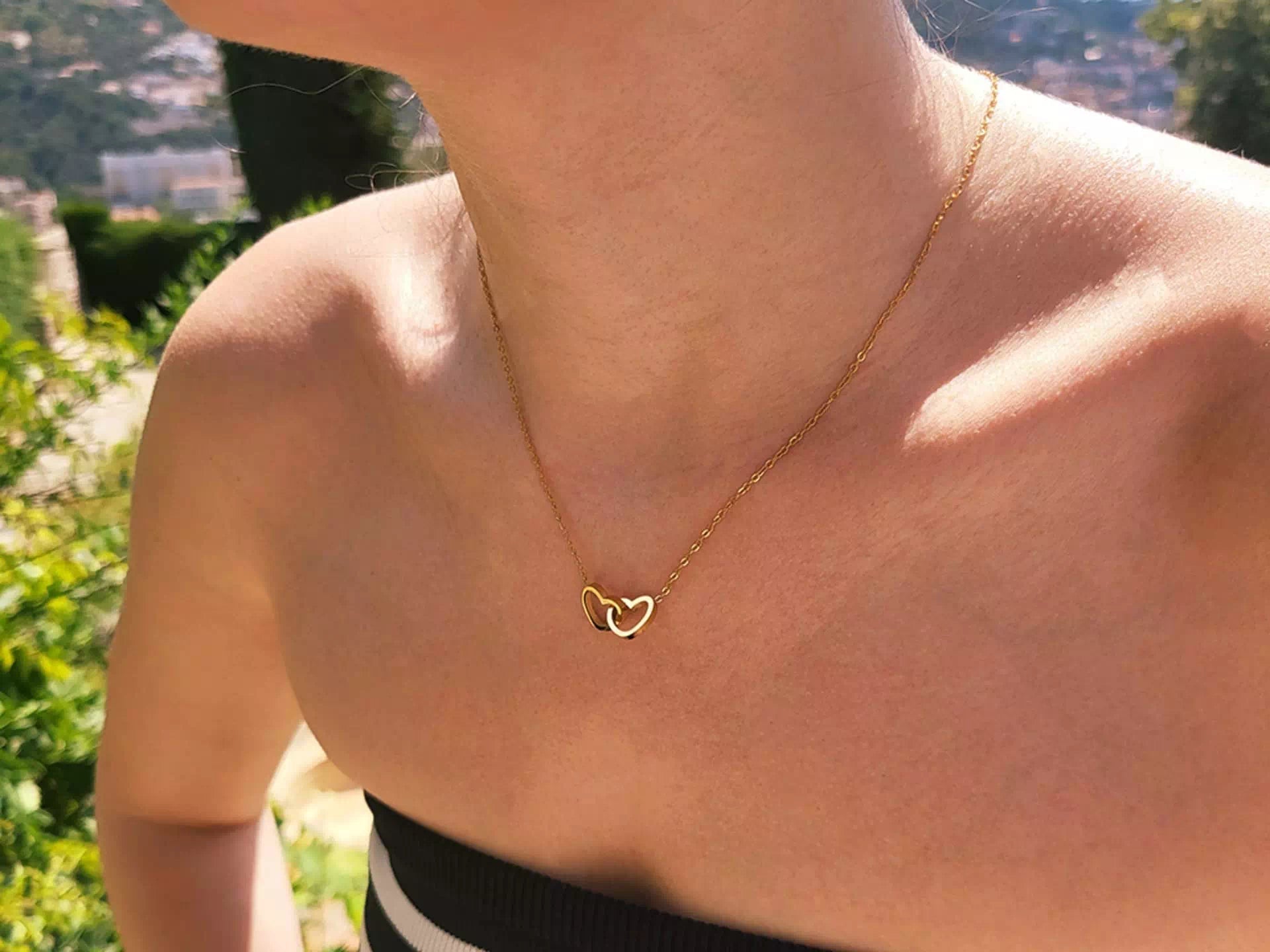 Collier cœurs dorés entrelacés  Collier Jethyka