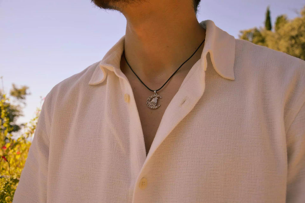 Collier pendentif Loup Hurlant à la Lune  Collier Jethyka