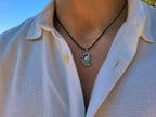 Collier pendentif Loup Hurlant à la Lune  Collier Jethyka