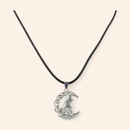 Collier pendentif Loup Hurlant à la Lune  Collier Jethyka