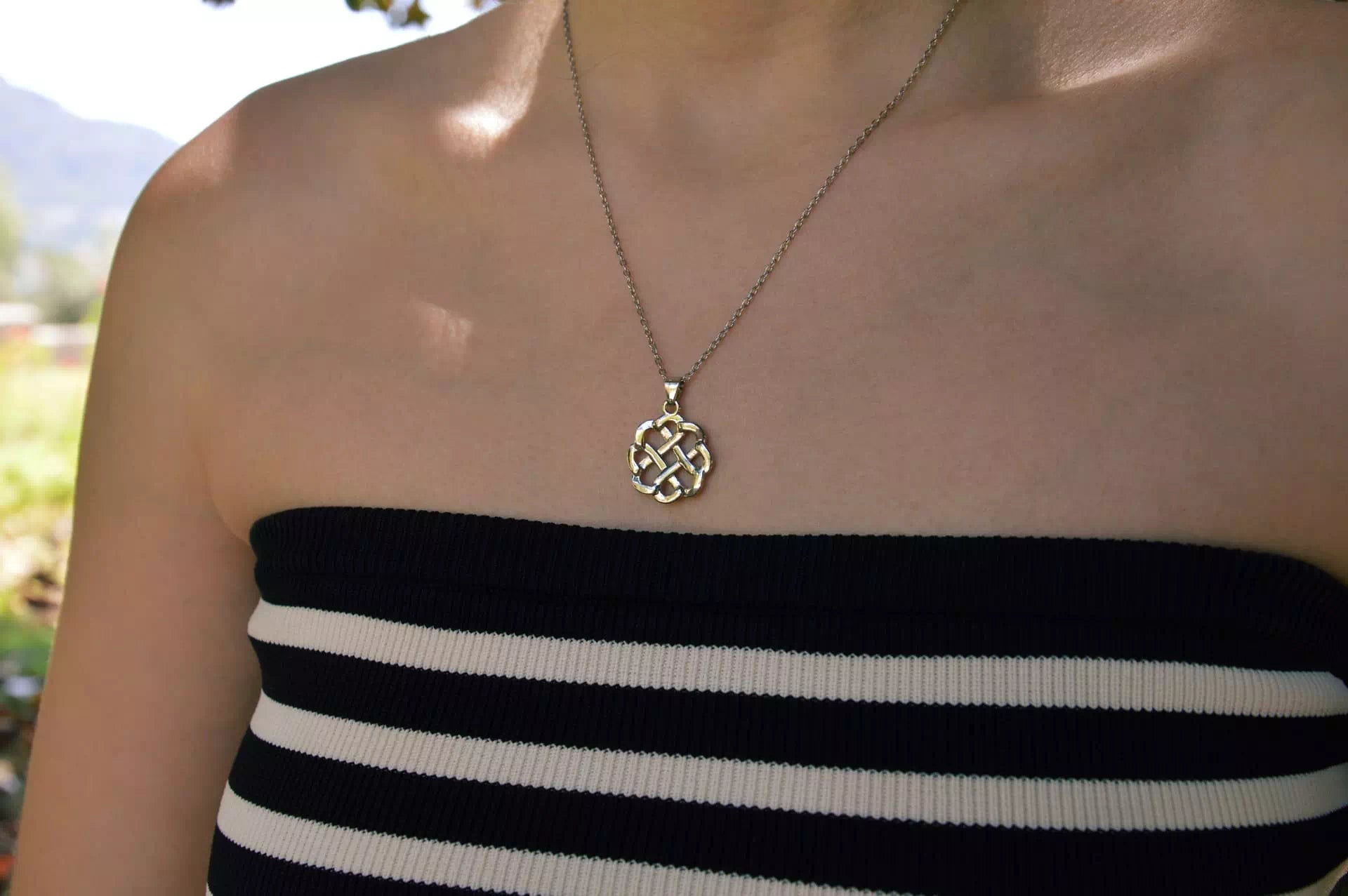 Collier pendentif nœud celtique  Collier Jethyka