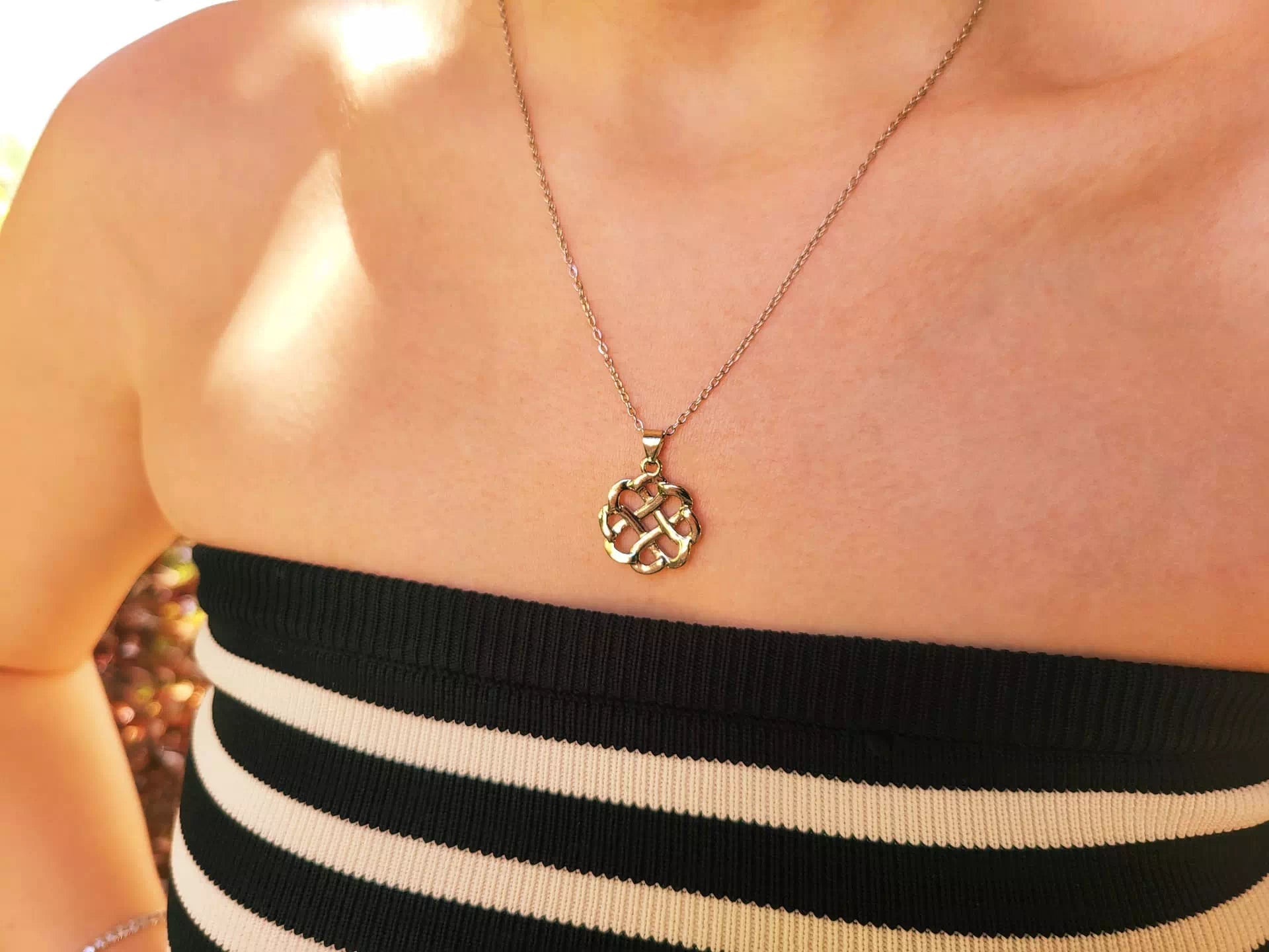 Collier pendentif nœud celtique  Collier Jethyka