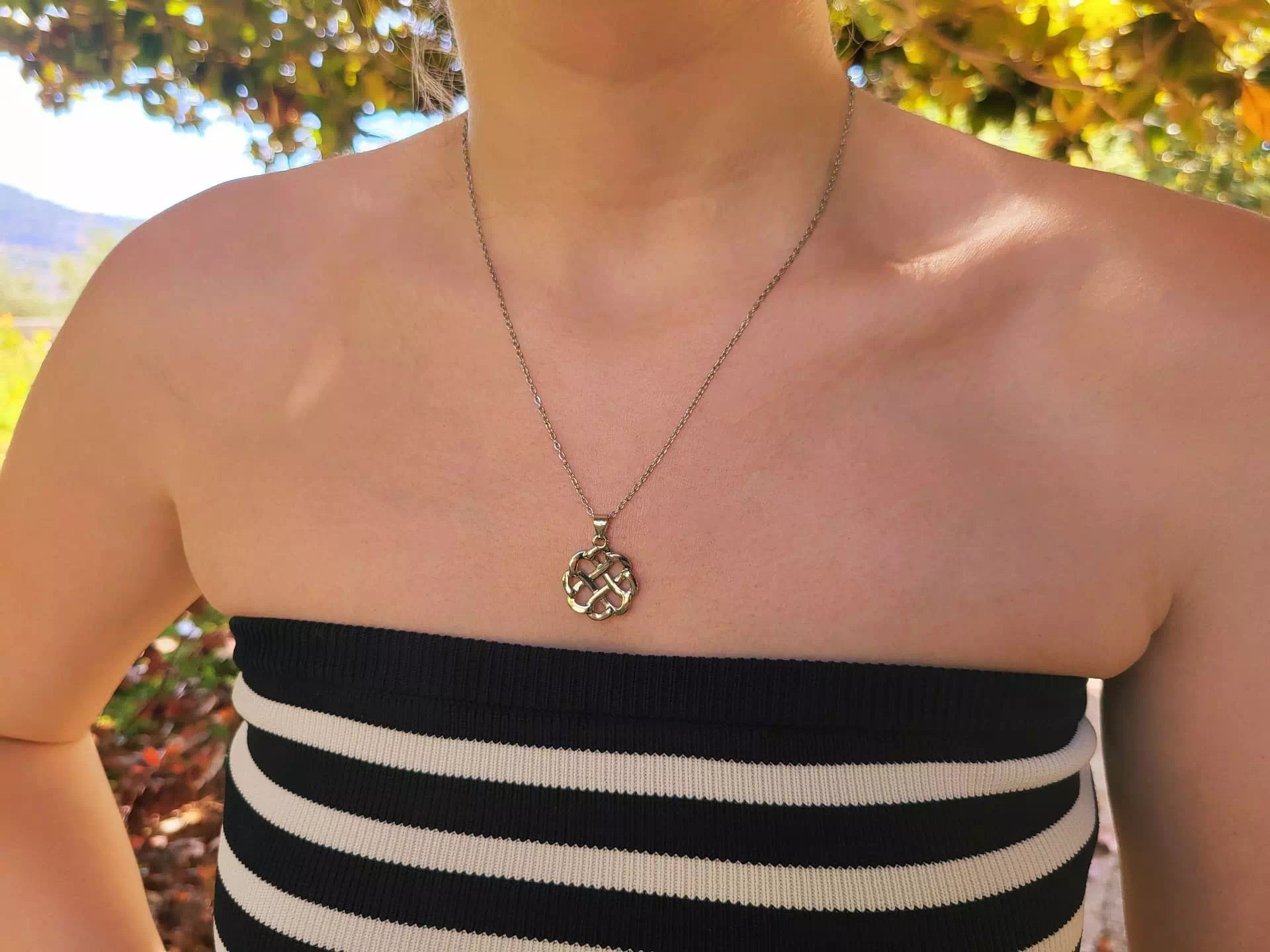 Collier pendentif nœud celtique  Collier Jethyka