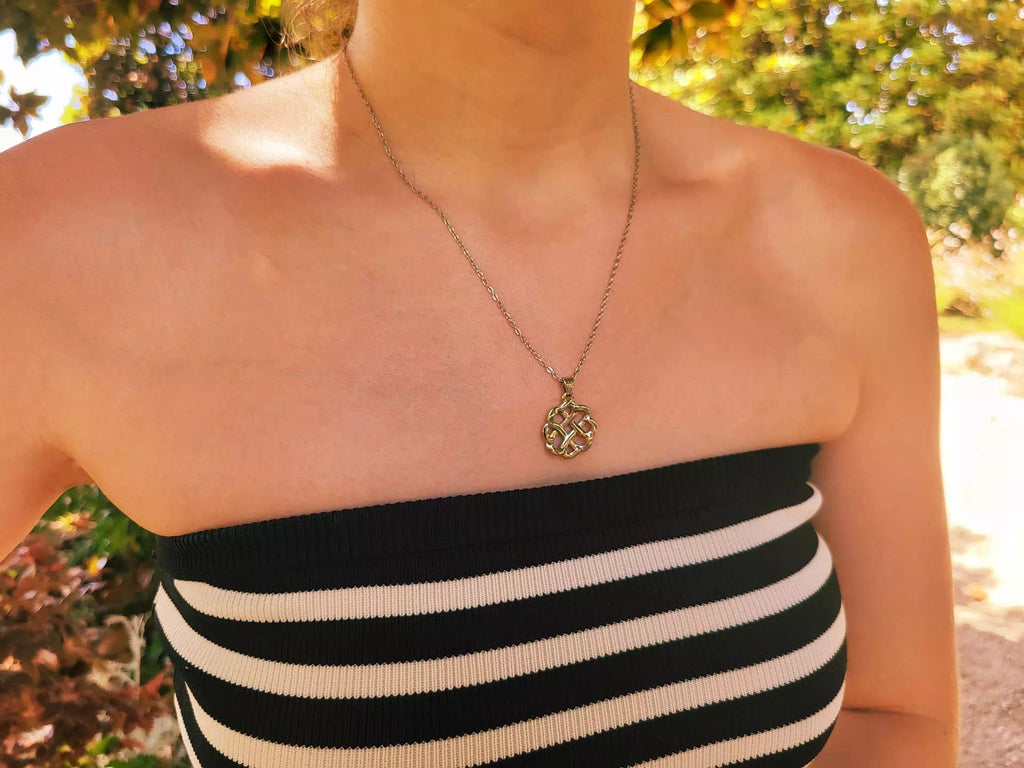 Collier pendentif nœud celtique  Collier Jethyka