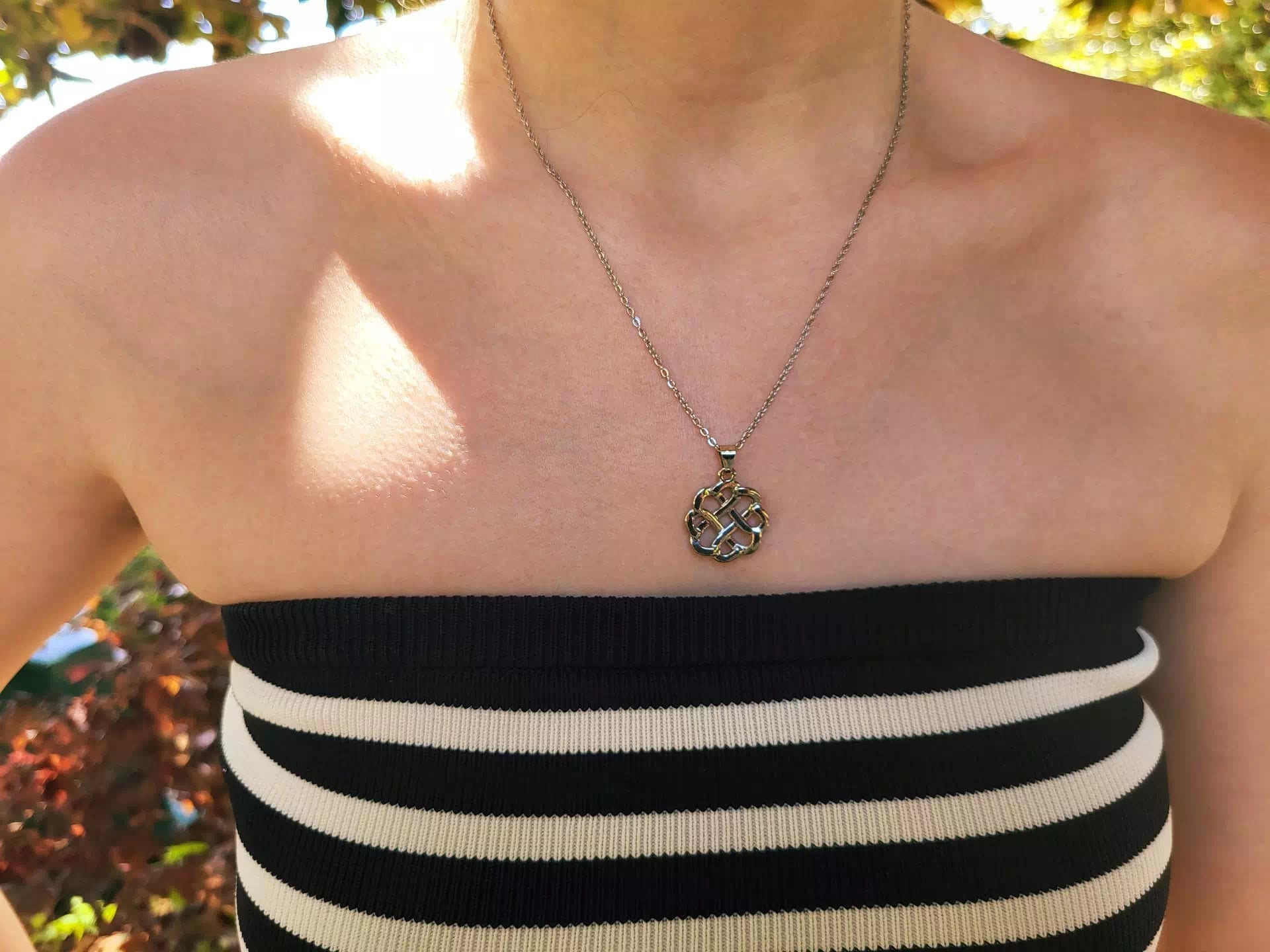 Collier pendentif nœud celtique  Collier Jethyka