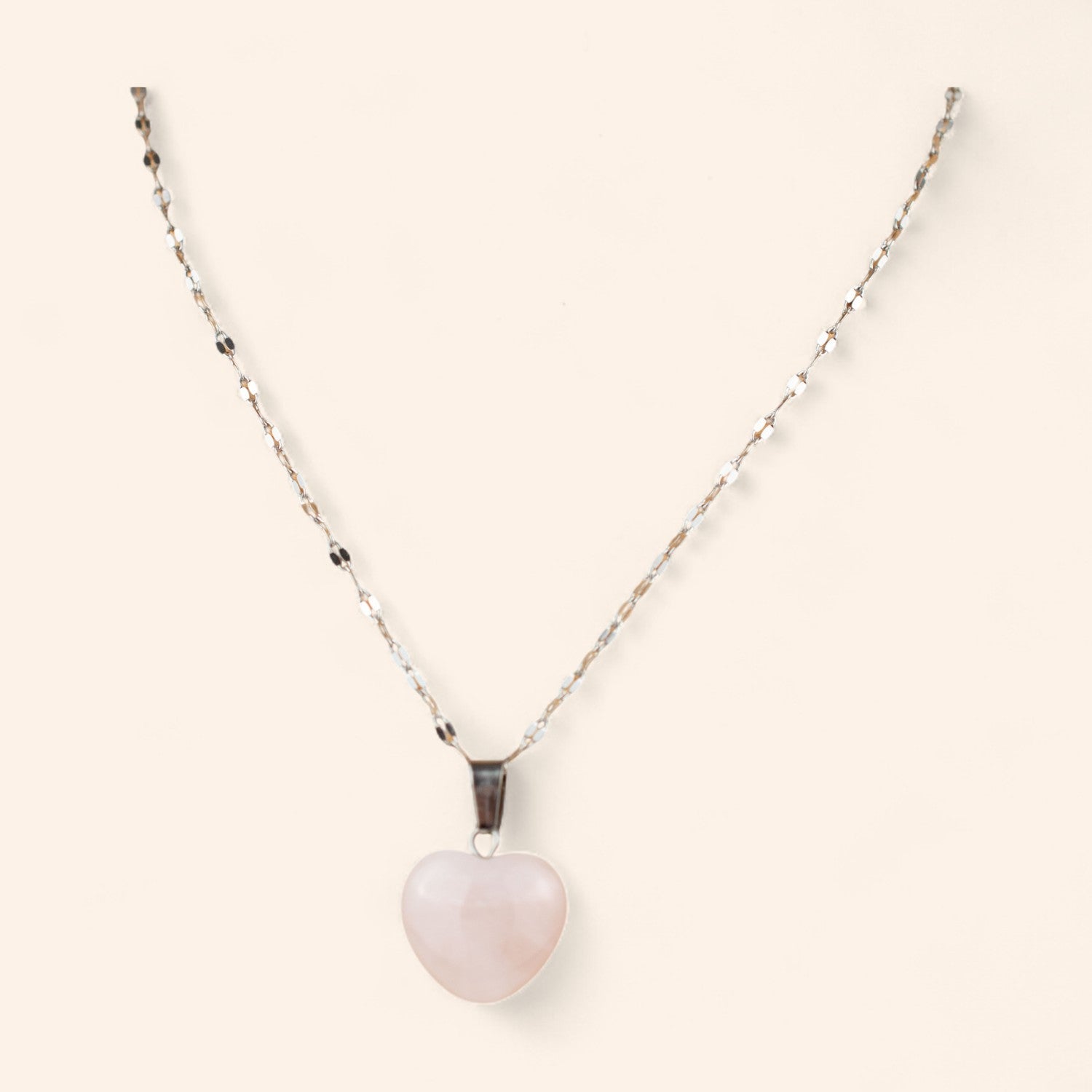 Pendentif cœur en pierres naturelles Quartz Rose et chaîne argentée  Pendentif Jethyka