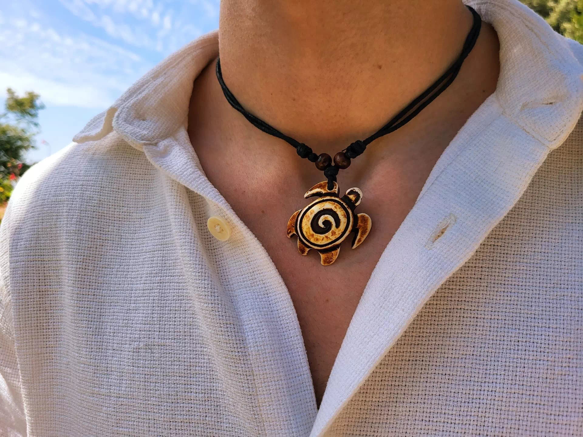 Collier homme tortue marron avec spirale  Collier Jethyka
