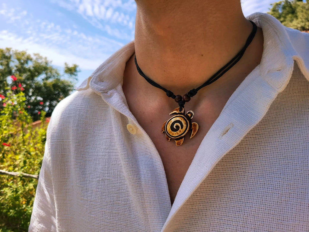 Collier homme tortue marron avec spirale  Collier Jethyka