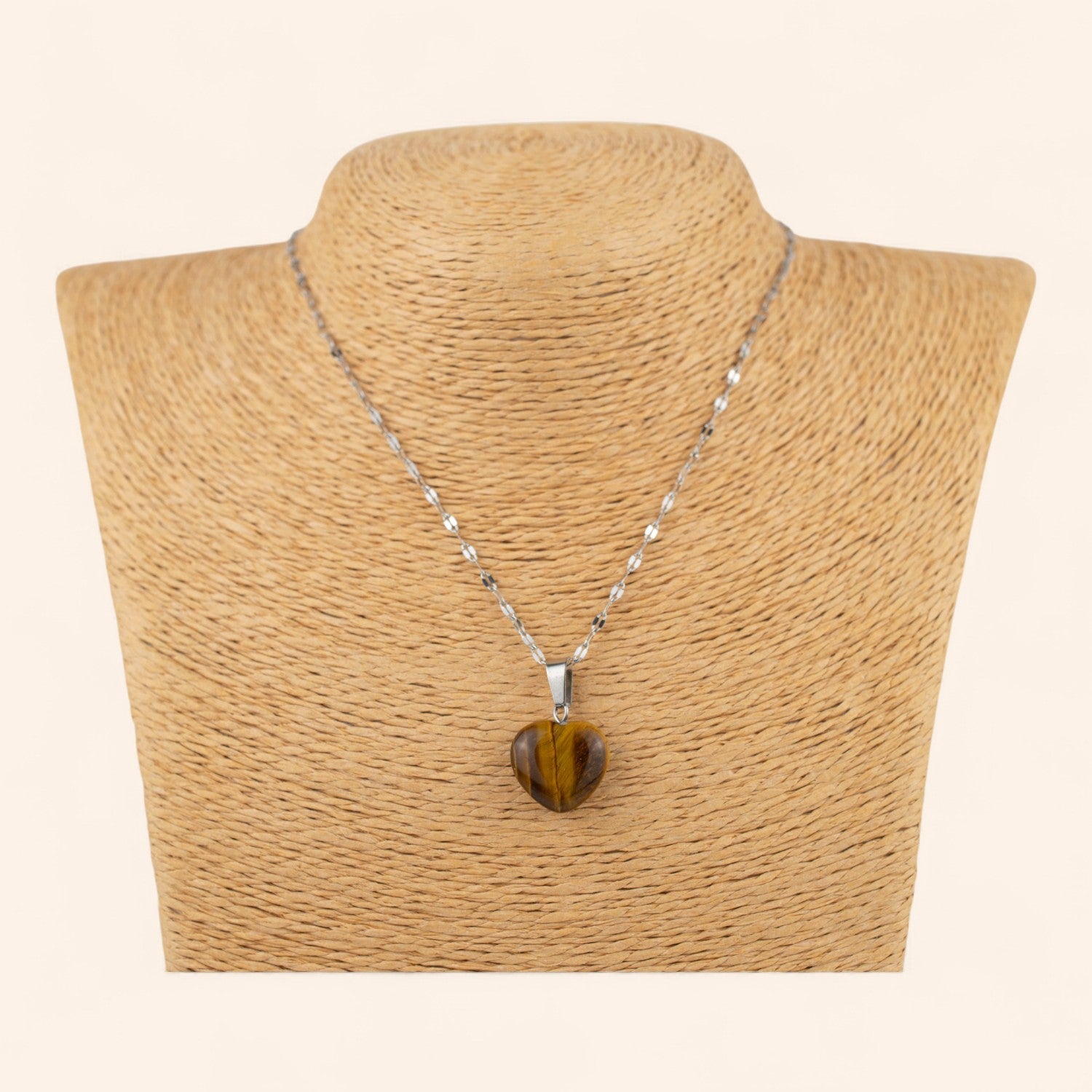 Pendentif cœur en pierres naturelles œil de tigre et chaîne argentée  Pendentif Jethyka