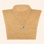 Collier femme en métal argenté avec pendentif 2 cœurs entrelacés  Collier Jethyka