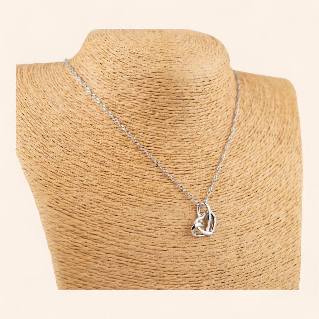 Collier femme en métal argenté avec pendentif 2 cœurs entrelacés  Collier Jethyka
