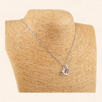 Collier femme en métal argenté avec pendentif 2 cœurs entrelacés  Collier Jethyka