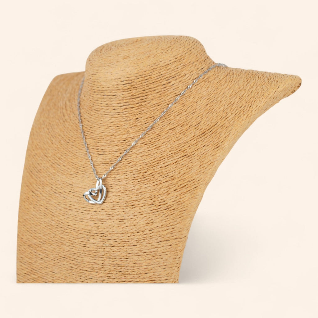 Collier femme en métal argenté avec pendentif 2 cœurs entrelacés  Collier Jethyka
