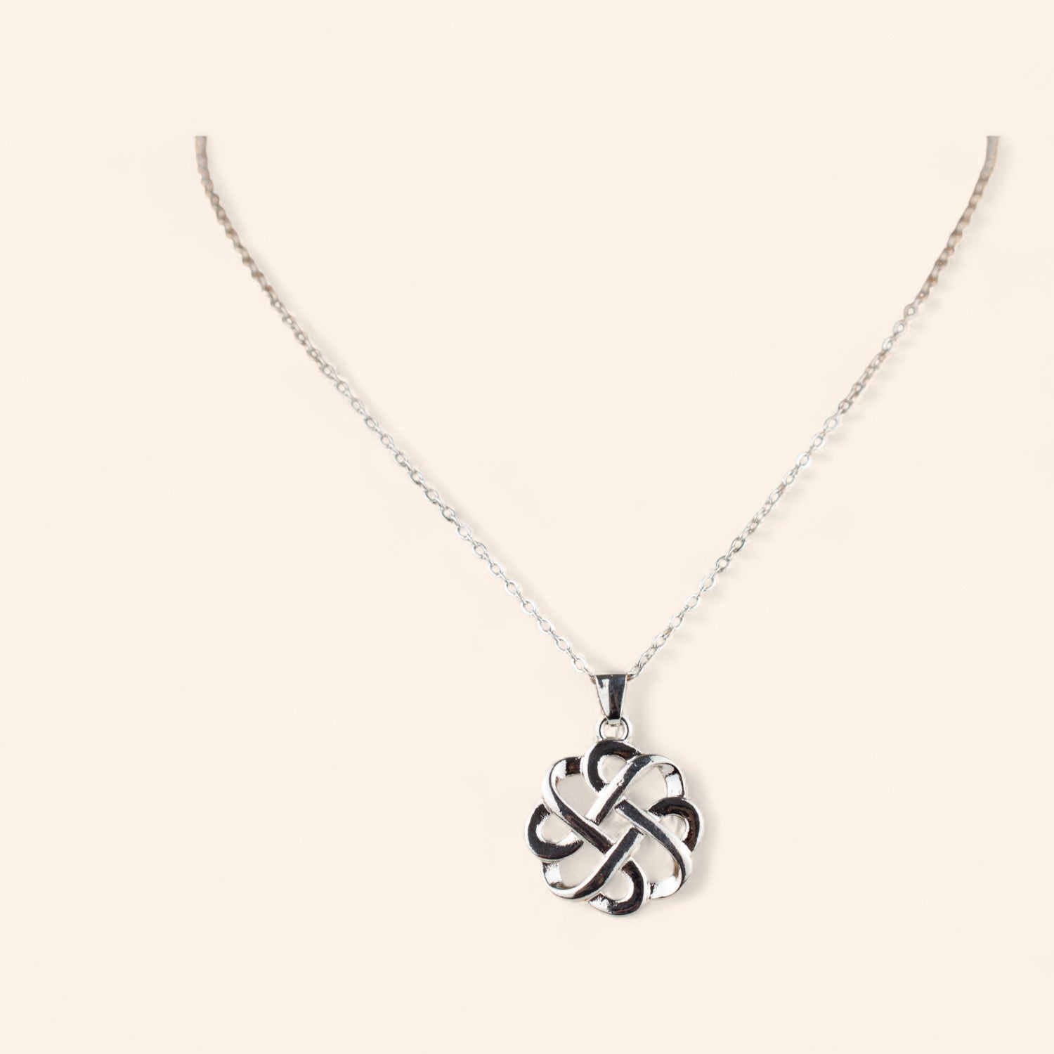 Collier pendentif nœud celtique  Collier Jethyka