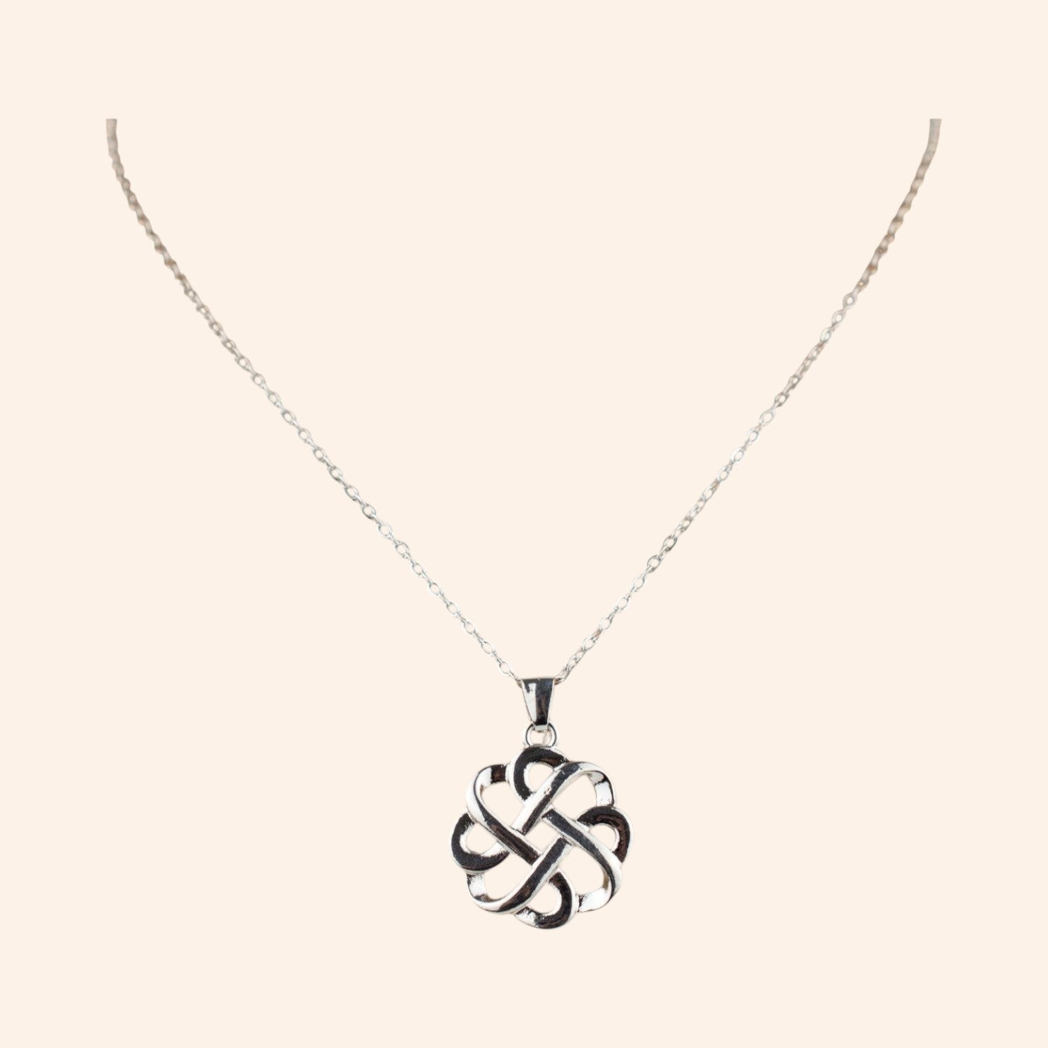 Collier pendentif nœud celtique  Collier Jethyka